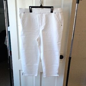 Elegant White Cropped Jeans for Women